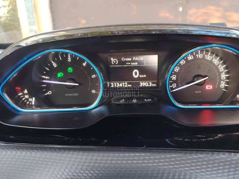 Peugeot 2008 Allure, Blue HDI 1,5