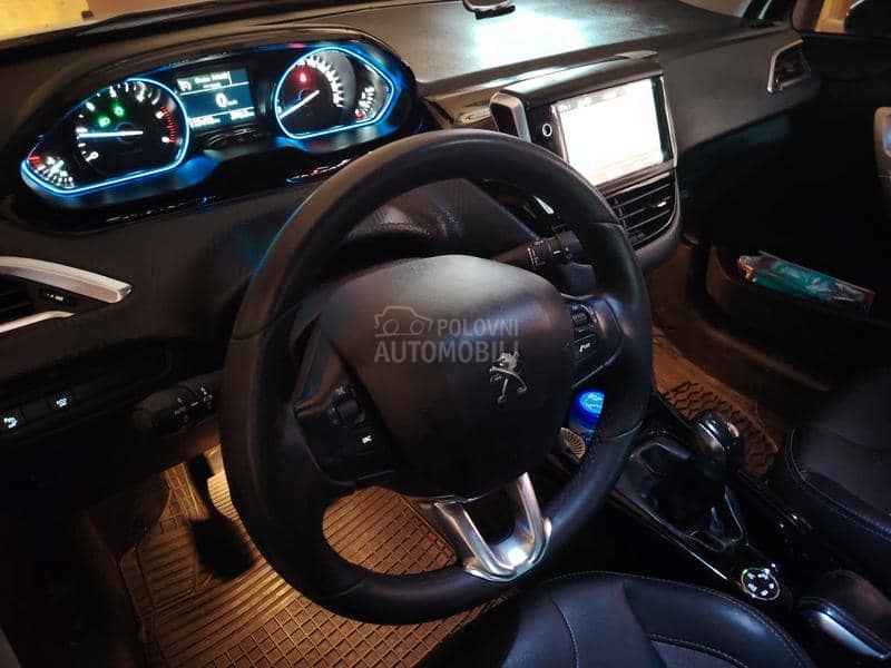 Peugeot 2008 Allure, Blue HDI 1,5