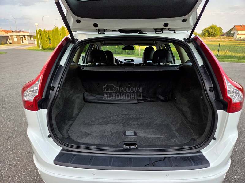 Volvo XC60 /2.0d R Design/