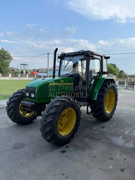 John Deere 3300