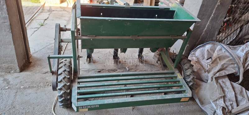 AGL 33