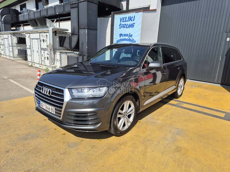 Audi Q7 MOCAN SUV MODEL