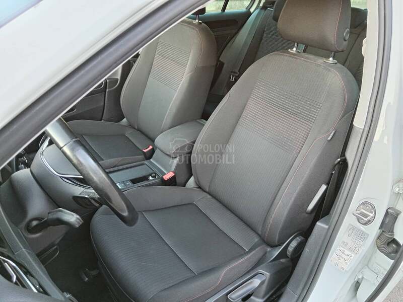 Volkswagen Golf 7 DSG FABRIKA