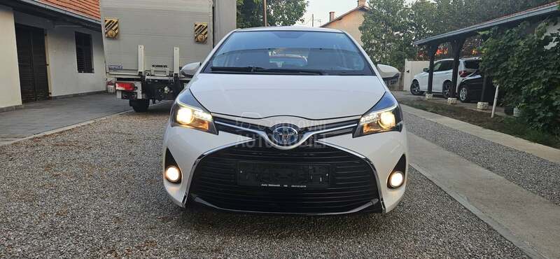 Toyota Yaris 1.5 HYBRID PREMIUM