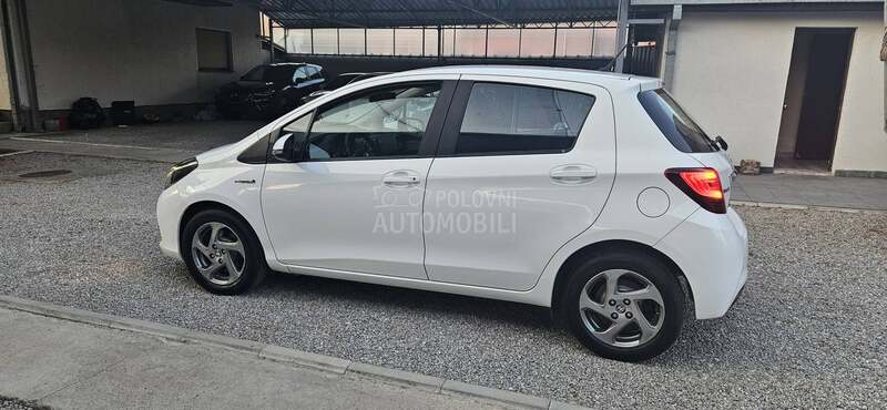 Toyota Yaris 1.5 HYBRID PREMIUM