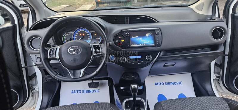 Toyota Yaris 1.5 HYBRID PREMIUM