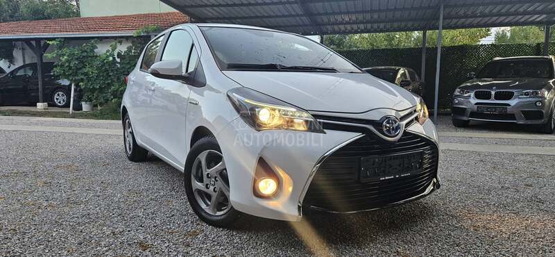 Toyota Yaris 1.5 HYBRID PREMIUM