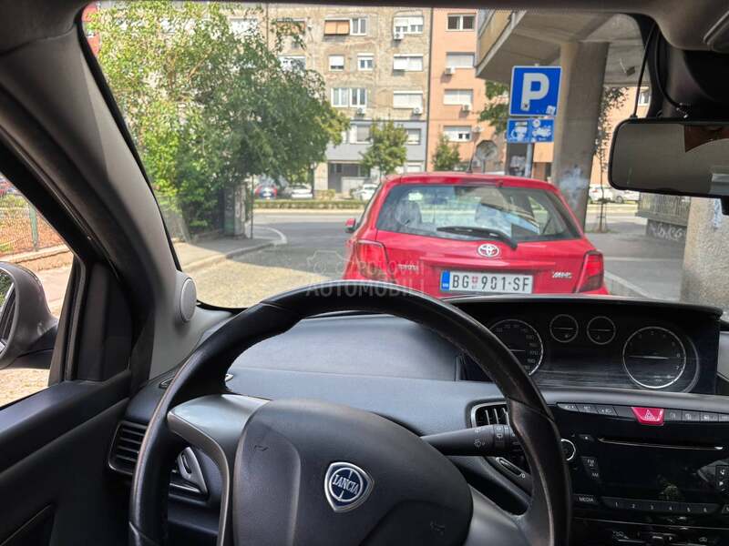 Lancia Ypsilon 