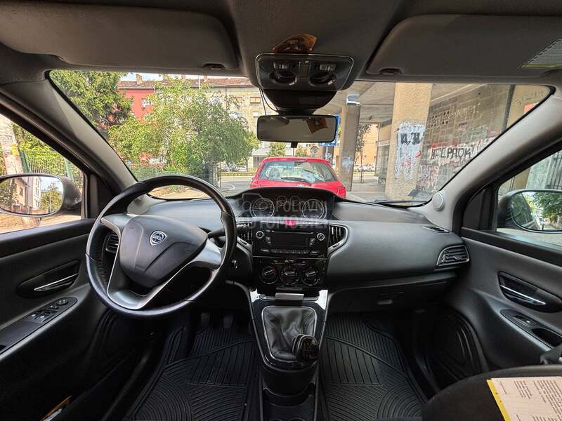 Lancia Ypsilon 