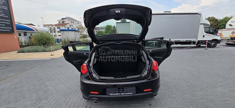 Alfa Romeo Giulietta 1.6JTDM/AUT/N o v a