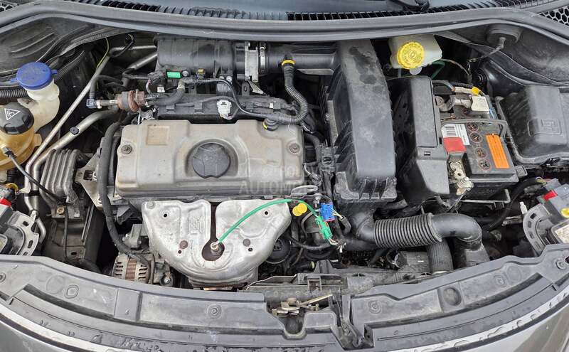 Peugeot 207 1.4 8V GLANC NOV