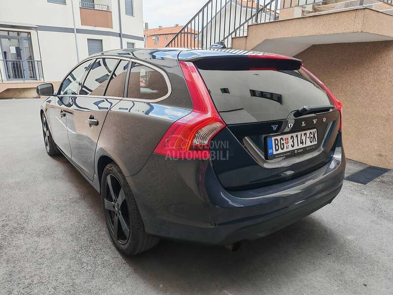 Volvo V60 T5
