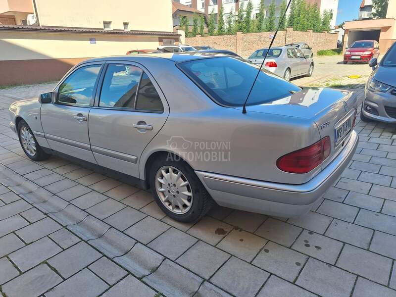 Mercedes Benz E 230 2.3