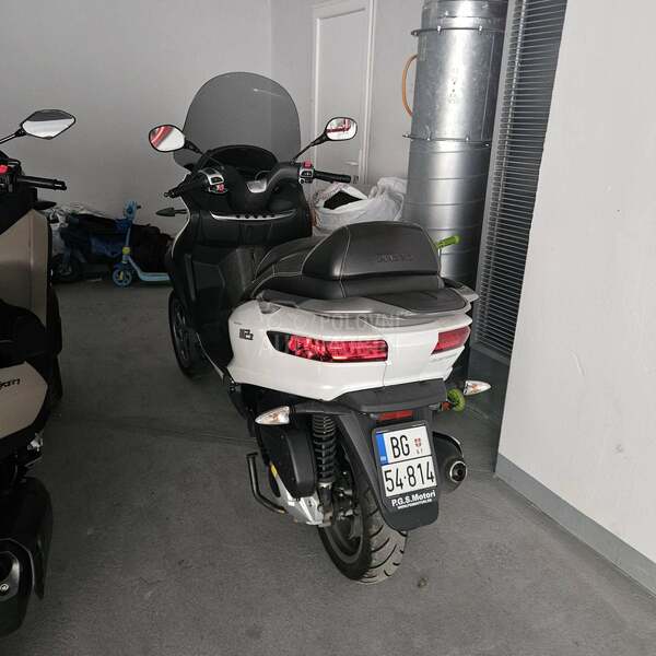 Piaggio mp3 long B kategorija