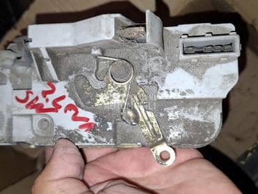 zadnja leva centr.brava karava za Peugeot 206