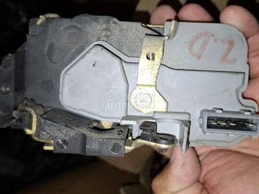 zadnja desna centralna brava za Peugeot 206