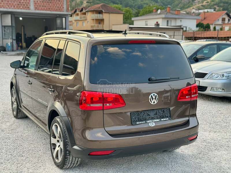 Volkswagen Touran Cross