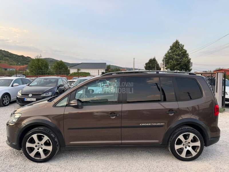 Volkswagen Touran Cross