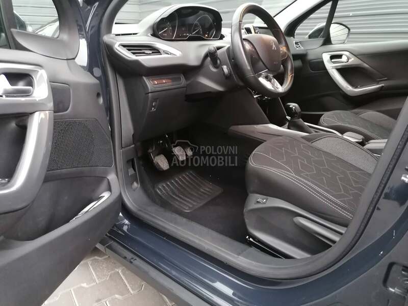 Peugeot 2008 81000 1.2 Allure