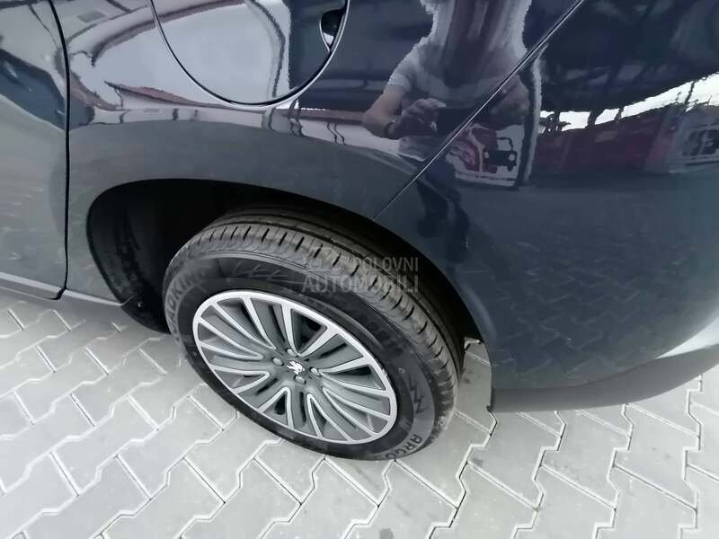 Peugeot 2008 81000 1.2 Allure