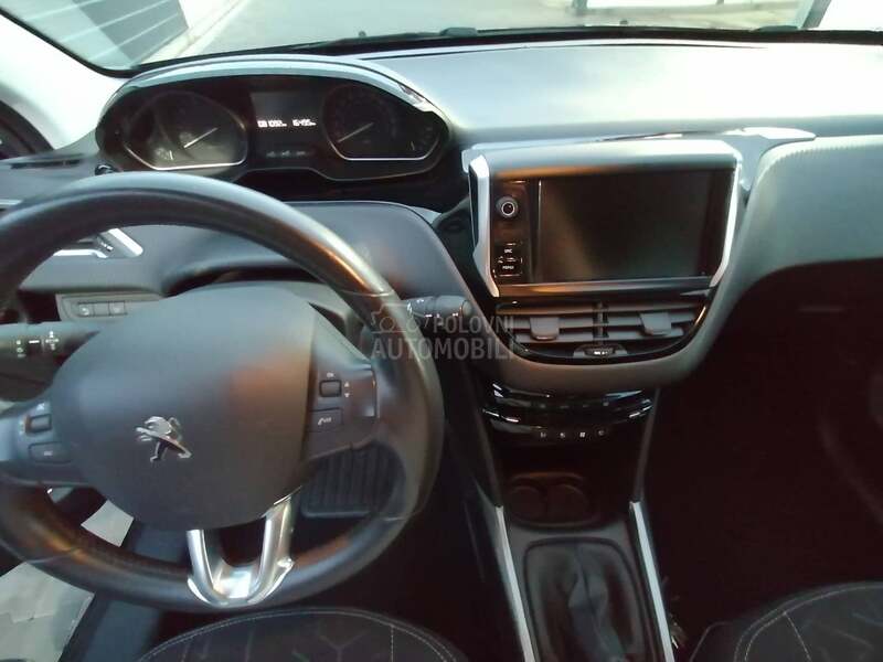 Peugeot 2008 81000 1.2 Allure