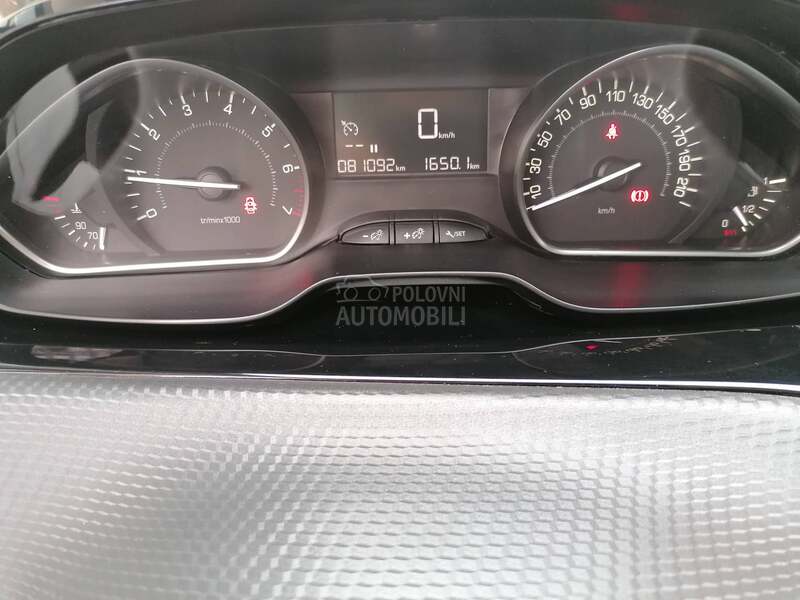 Peugeot 2008 81000 1.2 Allure