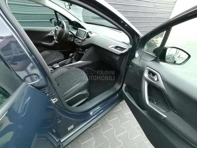 Peugeot 2008 81000 1.2 Allure