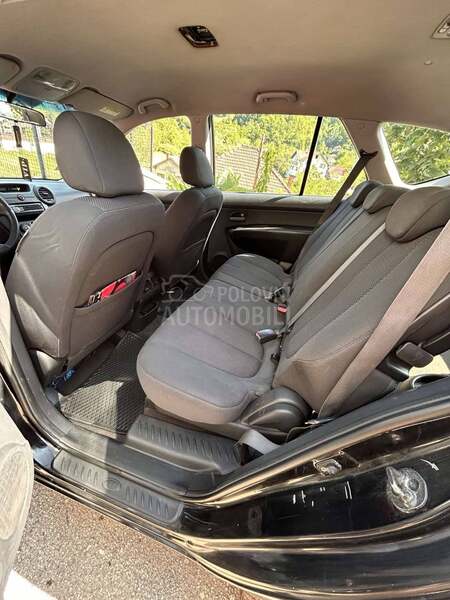 Kia Carens 