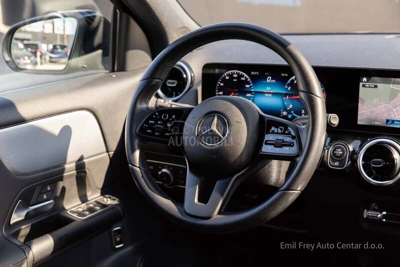 Mercedes Benz GLA 200 