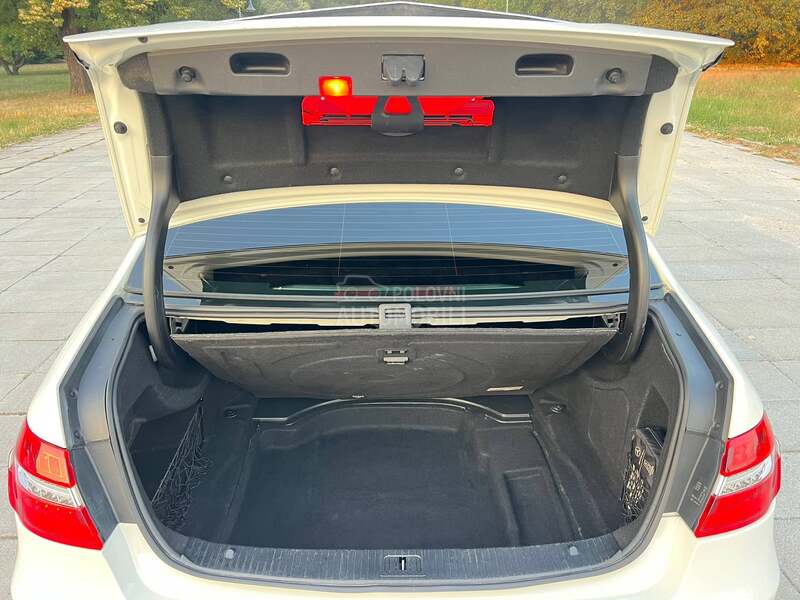Mercedes Benz E 220 CDI