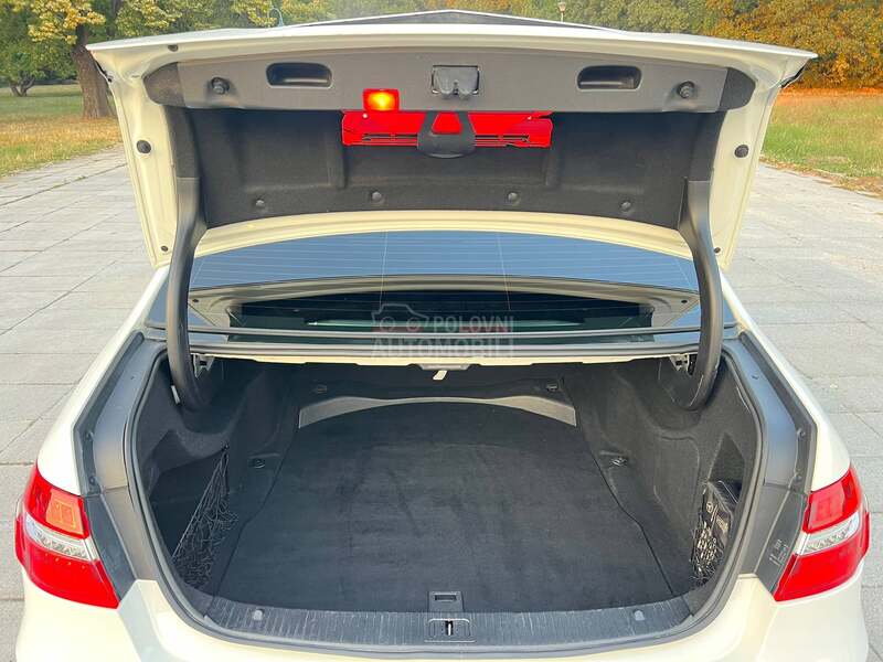 Mercedes Benz E 220 CDI