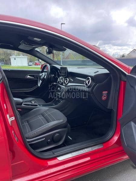 Mercedes Benz CLA 180  Mercedes Benz CLA 180