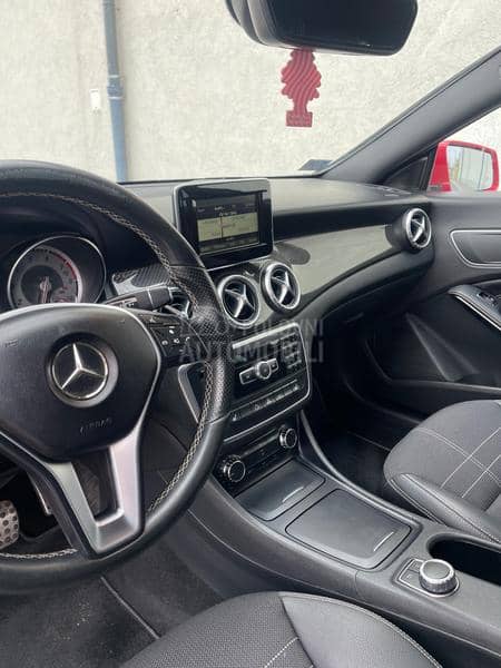 Mercedes Benz CLA 180  Mercedes Benz CLA 180