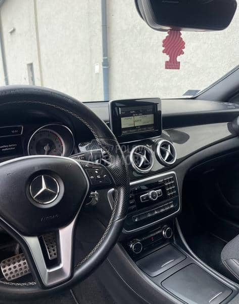 Mercedes Benz CLA 180  Mercedes Benz CLA 180
