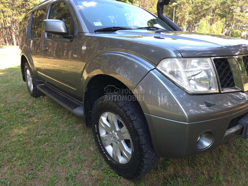 Nissan Pathfinder 2.5 4x4