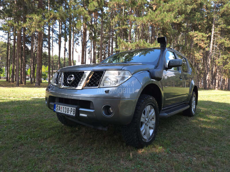 Nissan Pathfinder 2.5 4x4