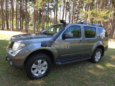 Nissan Pathfinder 2.5 4x4