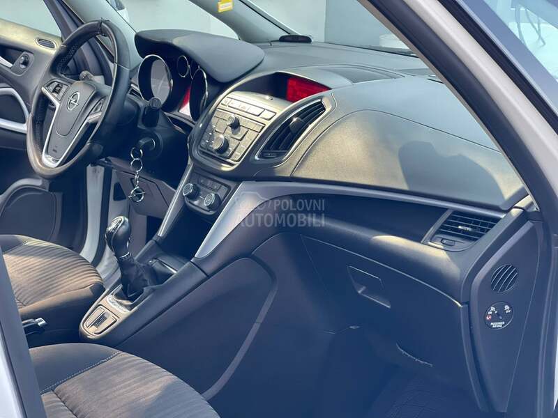 Opel Zafira 7 S E D