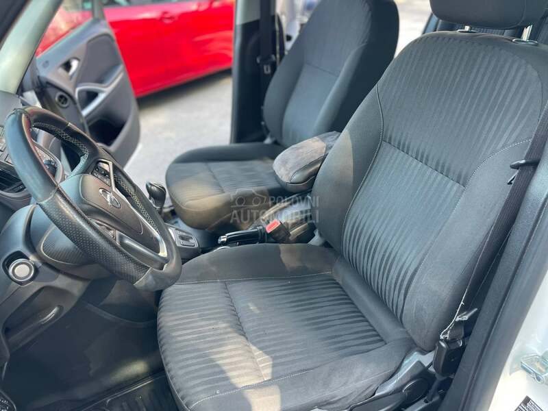 Opel Zafira 7 S E D