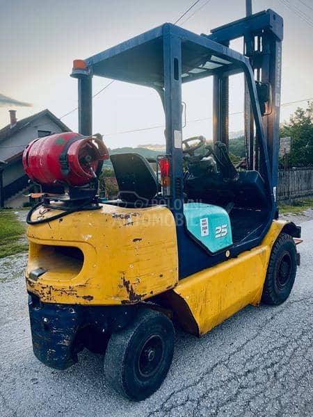 Komatsu 2,5t plin
