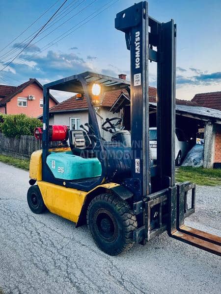 Komatsu 2,5t plin