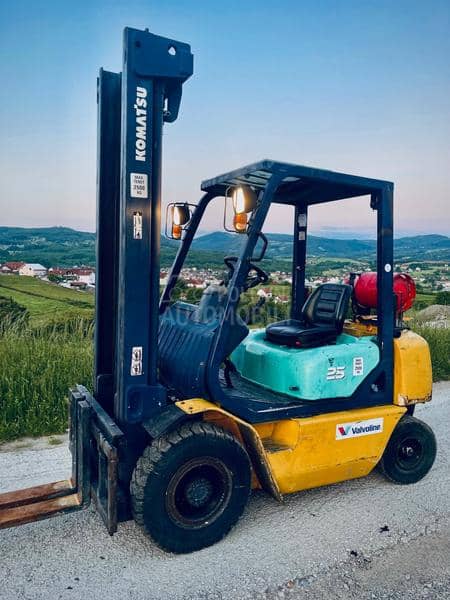 Komatsu 2,5t plin