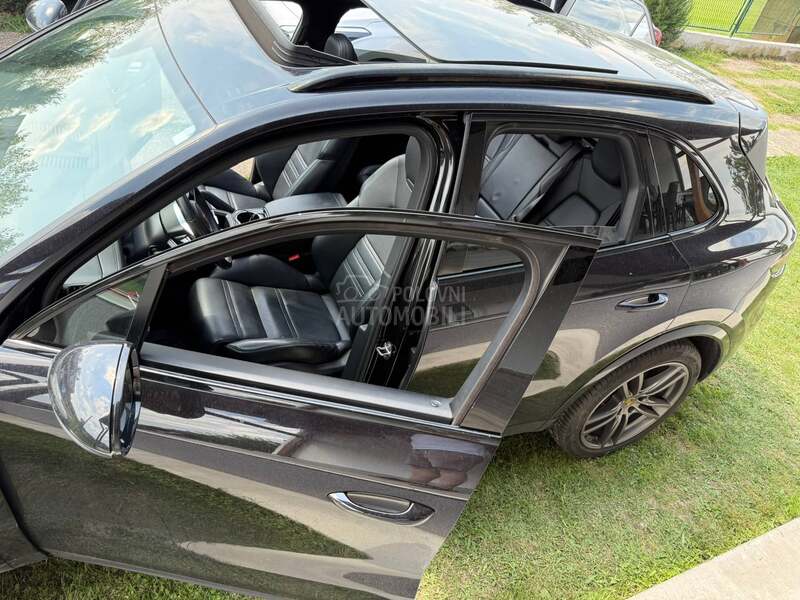 Porsche Cayenne S night
