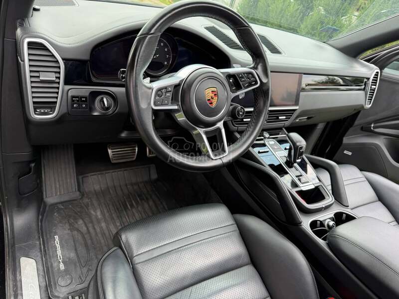 Porsche Cayenne S night