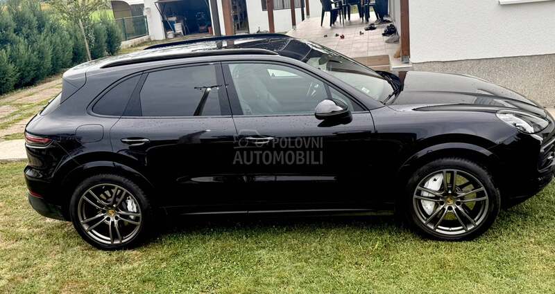 Porsche Cayenne S night