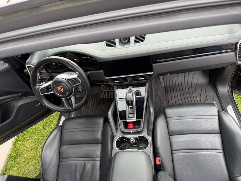 Porsche Cayenne S night