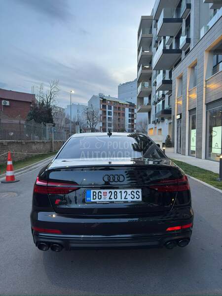Audi S6 