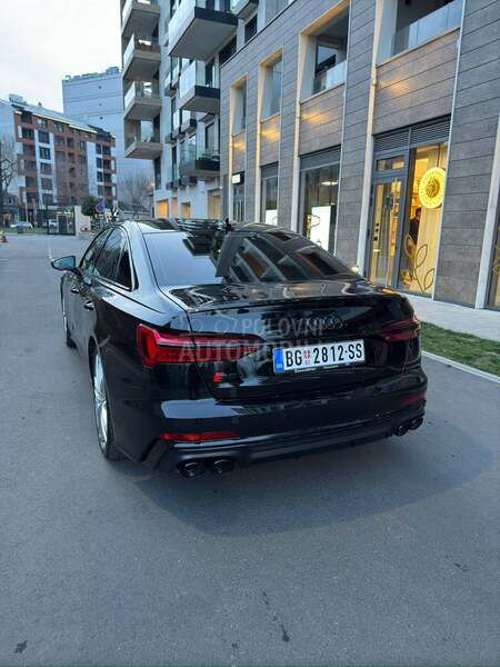 Audi S6 