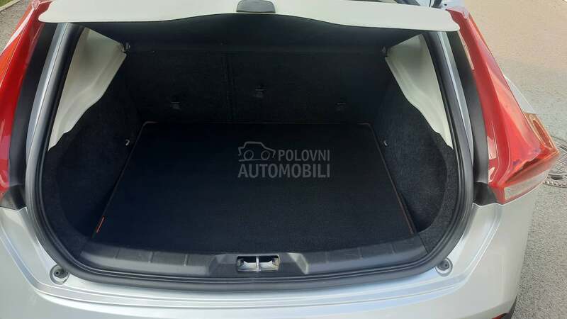 Volvo V40 1.6 D2 CROSS COUNTRY