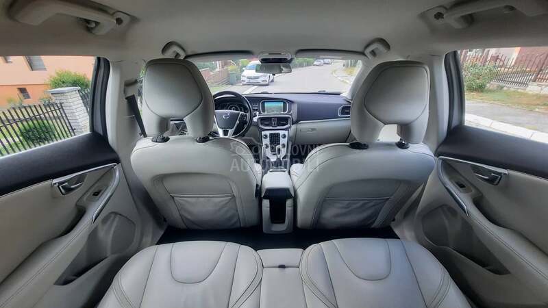 Volvo V40 1.6 D2 CROSS COUNTRY